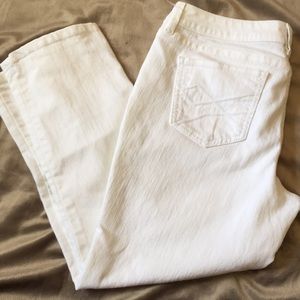 NEW WITHOUT TAGS WHITE CAPRIS